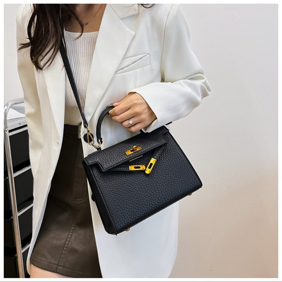 Black Kelly Textured Designer Turnlock Shoulder Crossbody Bag - Picture 1 of 13